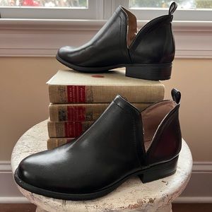 Black Life Stride booties 7.5 Womens